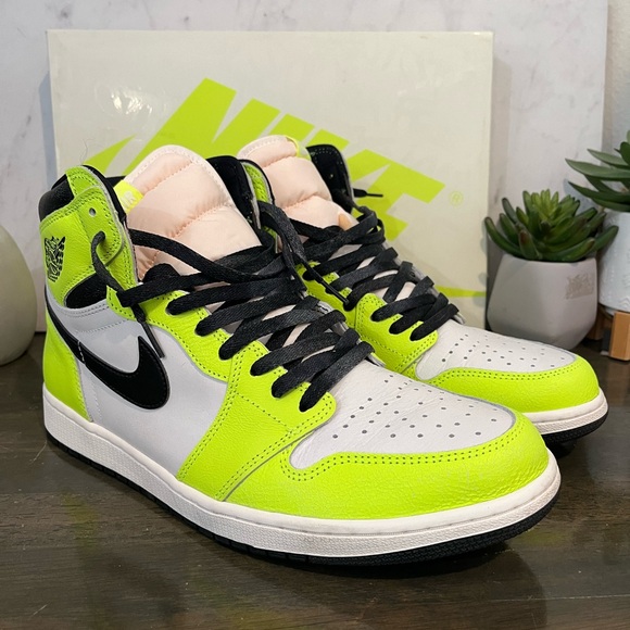 Nike Air Jordan 1 Retro High OG Volt Visionaire - Picture 8 of 10